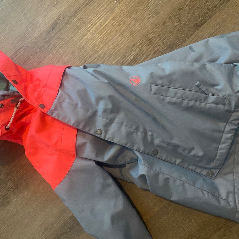 Volcom Women’s Small Snowboarding Jacket - Picture 5 of 6